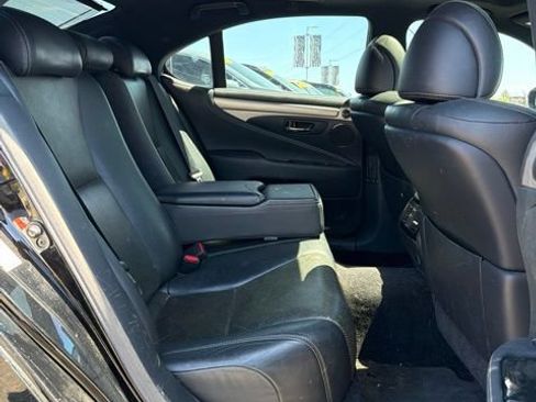 Used 2015 Lexus LS 460 w/ F Sport Package RWD image 8