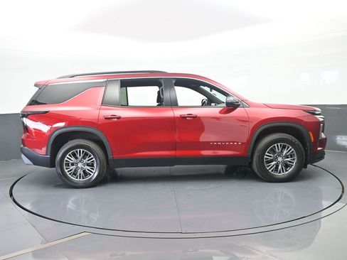 Used 2024 Chevrolet Traverse LT image 7