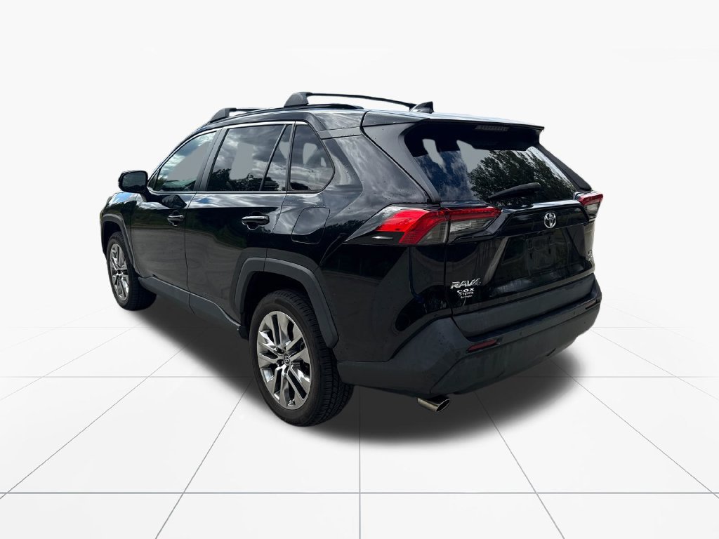 Used 2020 Toyota RAV4 XLE Premium AWD/4WD image 6