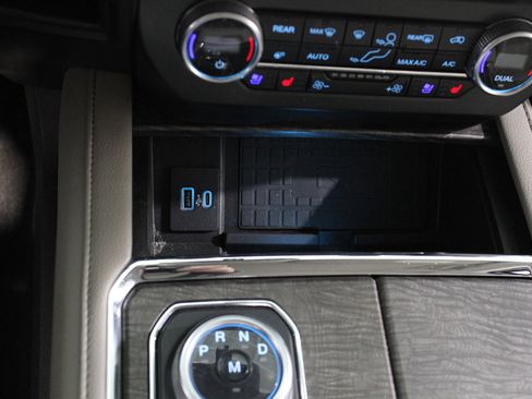 Used 2021 Ford Expedition Limited image 19