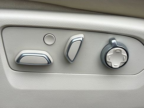 Used 2023 Cadillac Escalade ESV Sport Platinum w/ LPO, ONYX Package image 27