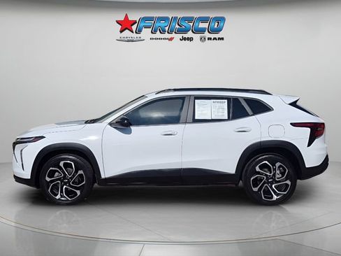 Used 2025 Chevrolet Trax RS w/ Sunroof Package FWD image 4