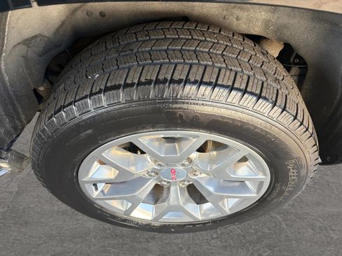 Used 2018 GMC Yukon SLT w/ Open Road Package AWD/4WD image 45