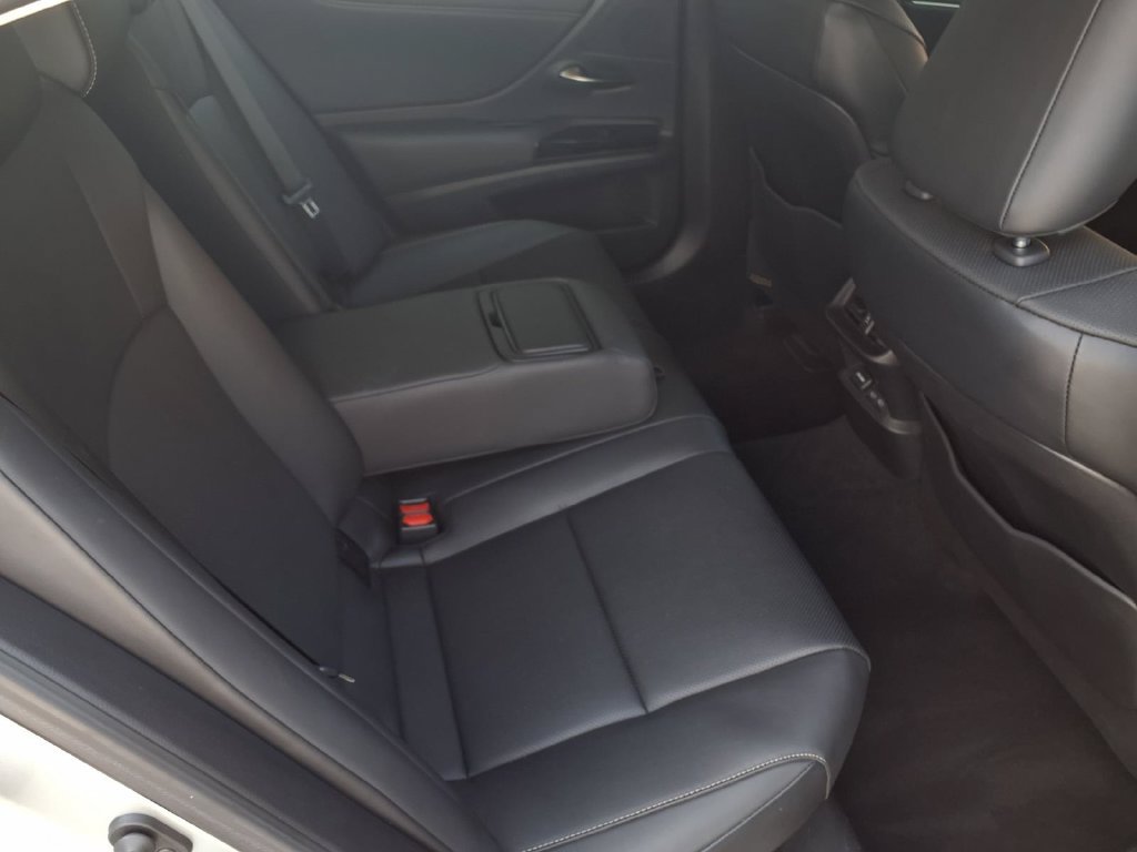 Used 2024 Lexus ES 300h w/ Premium Package FWD image 34
