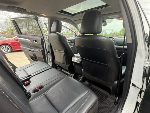 Used 2019 Toyota Highlander XLE image 13
