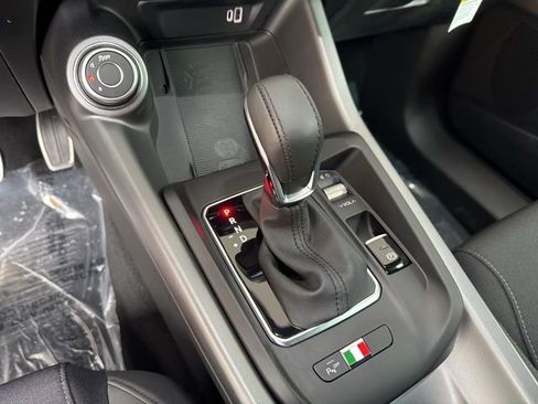 Used 2025 Alfa Romeo Tonale image 10