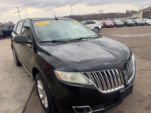 Used 2011 Lincoln MKX AWD w/ Sight & Sound Pkg image 3