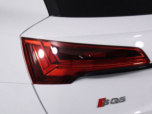 Used 2021 Audi SQ5 Prestige w/ Prestige Package AWD/4WD image 18
