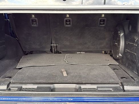 Used 2018 Jeep Wrangler Unlimited Sahara AWD/4WD image 9