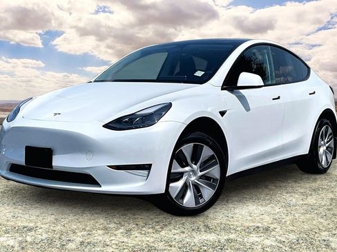 Used 2023 Tesla Model Y Long Range AWD/4WD image 3