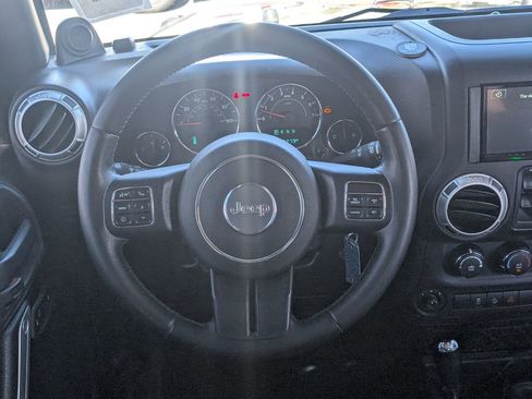 Used 2014 Jeep Wrangler Unlimited Rubicon w/ Connectivity Group AWD/4WD image 15