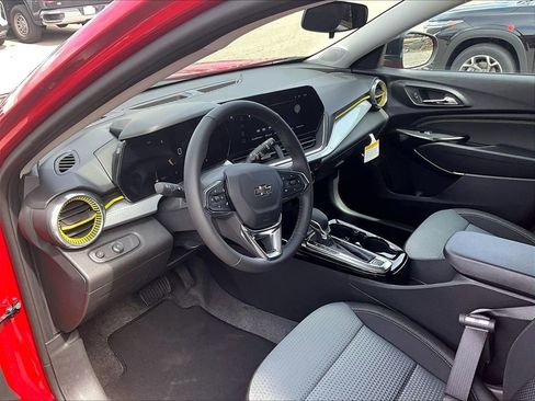 New 2026 Chevrolet Trax LT w/ Driver Confidence Package FWD image 9