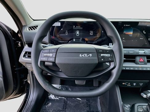Certified 2025 Kia K4 FWD image 12