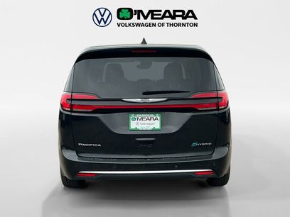 Used 2024 Chrysler Pacifica Select