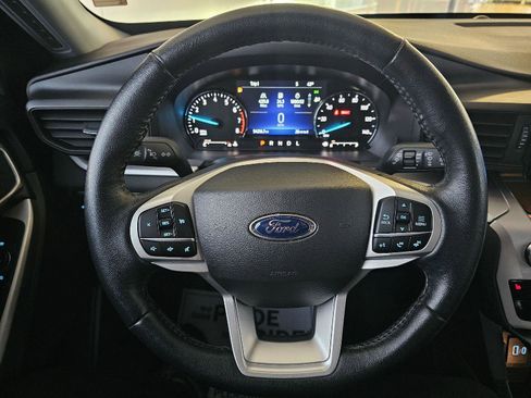 Used 2022 Ford Explorer XLT image 19