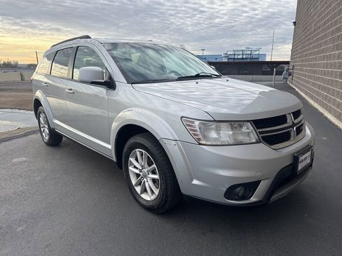 Used 2014 Dodge Journey SXT w/ Flexible Seating Group image 3