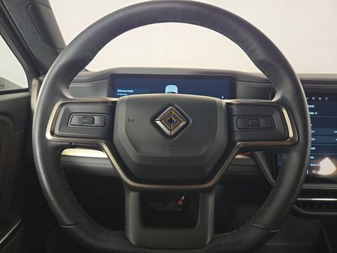 Used 2025 Rivian R1S Adventure AWD/4WD image 28