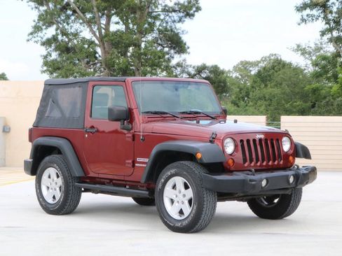 Used 2010 Jeep Wrangler Rubicon w/ PWR Convenience Group AWD/4WD image 1
