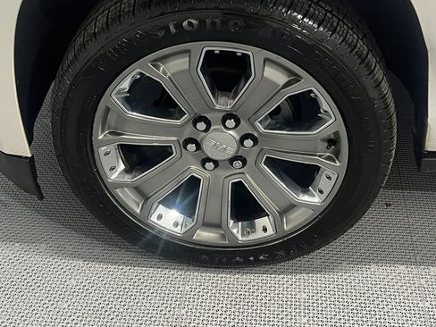 Used 2017 GMC Yukon Denali AWD/4WD image 9