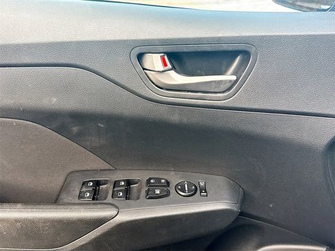 Used 2022 Hyundai Accent SE image 19