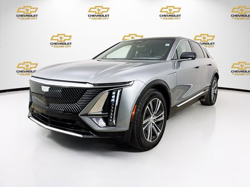 Used 2025 Cadillac Lyriq Luxury image 3