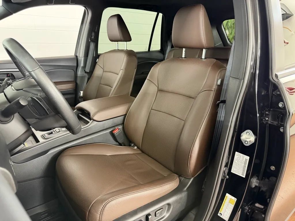 Used 2025 Honda Passport EX-L image 13
