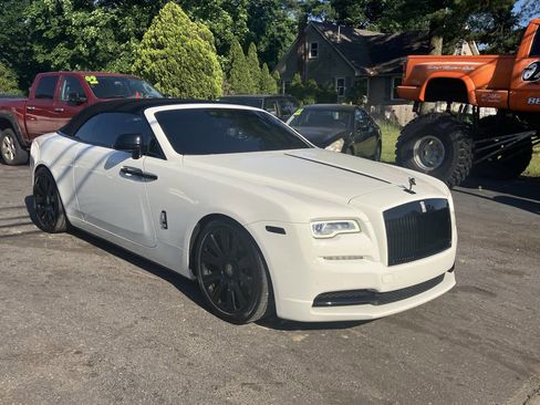 Used 2018 Rolls-Royce Dawn RWD image 5
