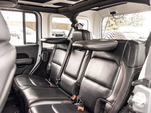 Used 2018 Jeep Wrangler Unlimited Rubicon AWD/4WD image 30