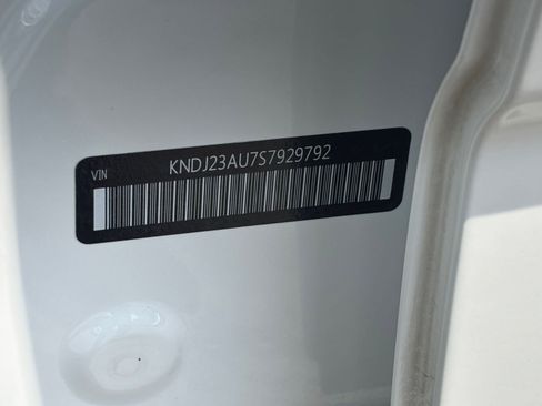 Used 2025 Kia Soul LX w/ LX Technology Package FWD image 27