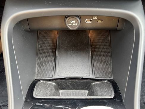 Certified 2025 Volvo XC40 B5 Plus image 15