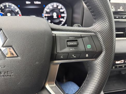 Used 2024 Mitsubishi Outlander SE image 35