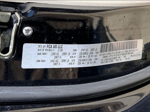 Used 2020 Chrysler Pacifica Limited FWD image 34