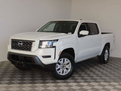 Used 2023 Nissan Frontier SV image 1