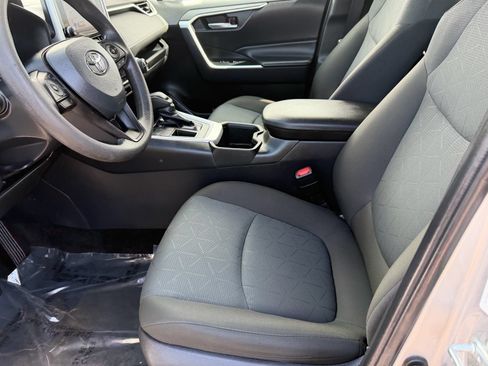 Used 2024 Toyota RAV4 XLE FWD image 21