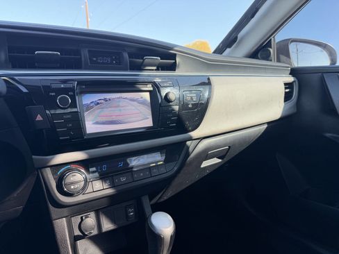 Used 2015 Toyota Corolla LE image 19