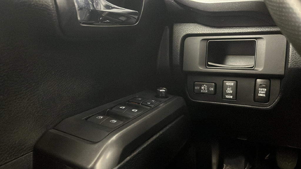 Used 2016 Toyota Tacoma TRD Sport w/ Towing Package AWD/4WD image 23