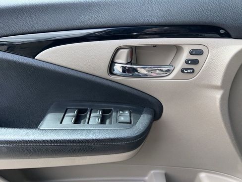 Used 2018 Honda Pilot Touring image 14