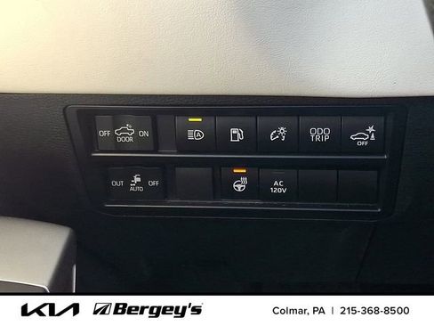 Used 2022 Toyota Tundra Capstone AWD/4WD image 27