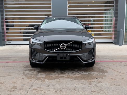 Used 2025 Volvo XC60 B5 Plus image 3