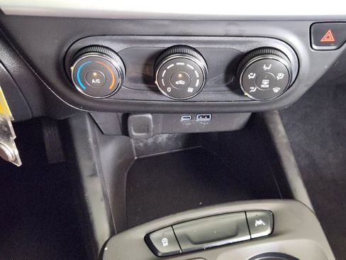 Certified 2025 Chevrolet Trax LS image 20