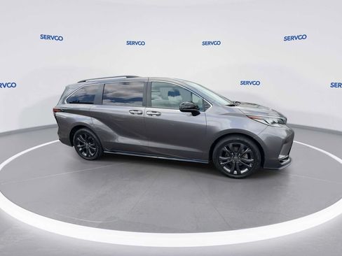 Used 2022 Toyota Sienna XSE FWD image 9