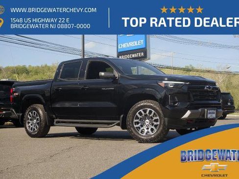 Used 2025 Chevrolet Colorado Z71 w/ Technology Package AWD/4WD image 1