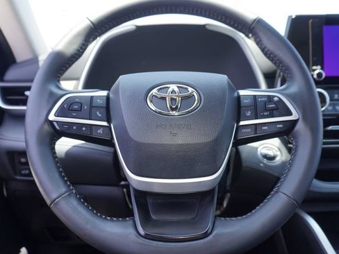 Used 2023 Toyota Highlander XLE FWD image 23