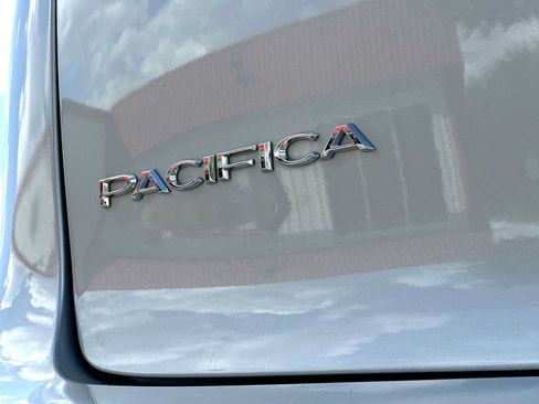 Used 2026 Chrysler Pacifica Select FWD image 15