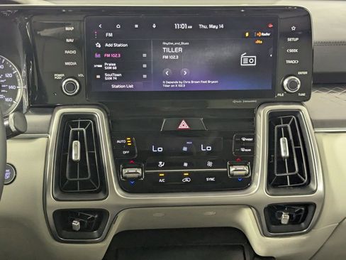 Used 2023 Kia Sorento S w/ Panoramic Sunroof Package FWD image 18