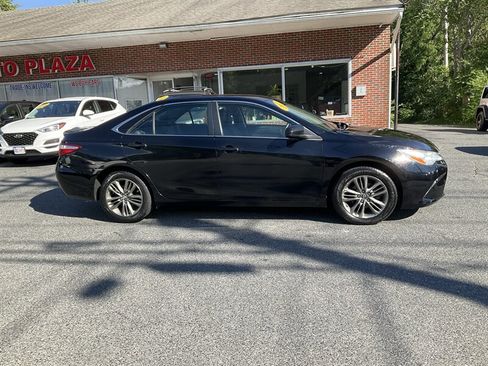 Used 2017 Toyota Camry SE FWD image 4