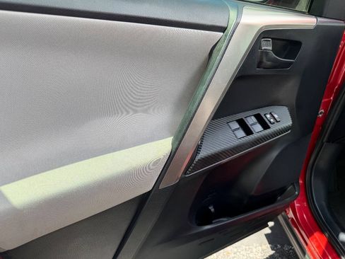 Used 2015 Toyota RAV4 LE FWD image 12