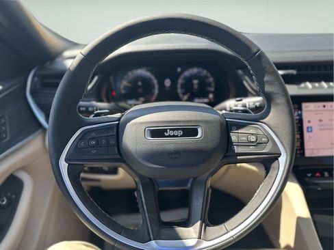 New 2026 Jeep Grand Cherokee Limited w/ Limited Altitude Package AWD/4WD image 15