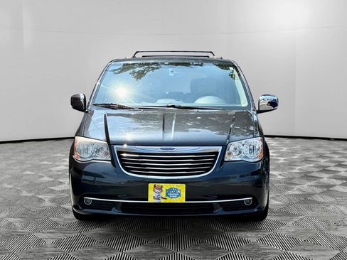 Used 2014 Chrysler Town & Country Touring-L w/ Driver Convenience Group image 2