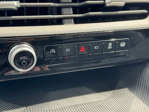 New 2025 Ford Explorer Active w/ Active Comfort Package image 13